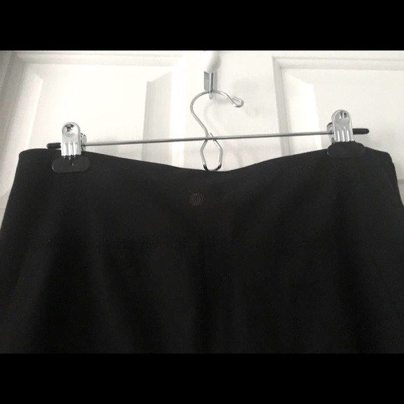 High Waist Yoga Leggings with Pockets - Black Colour - Picture 3 of 4